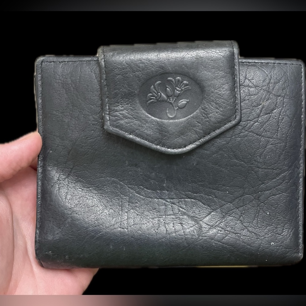 Vintage Buxton Black 100% Leather Floral Embossed Bifold Coin Pouch Wallet.